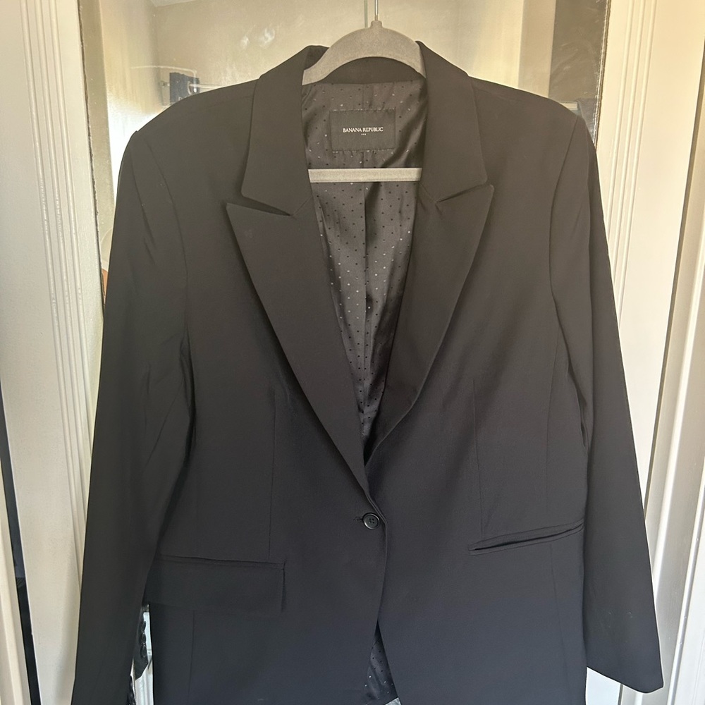 Banana republic factory black blazer. Only worn once.